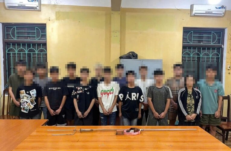 Nhóm “Quảng Bị” cầm đinh ba, két vỏ bia rượt đuổi nhóm “Thượng Vực” ở Hà Nội, cả 2 đều bị bắt