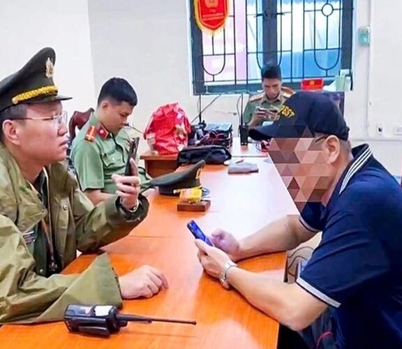 Xử lý người đàn ông xếp 10 ghế “giữ chỗ” xem diễu binh, bán kiếm lời