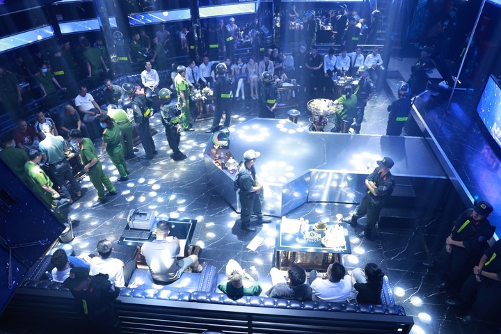 Khoảng 400 cán bộ, chiến sỹ Công an tỉnh Quảng Trị đột kích nhà hàng Nonstop và vũ trường Victory phát hiện 145 người quả dương tính mai thuý