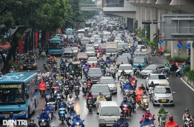 Hà Nội cấp bách tổng rà soát toàn bộ ô tô, xe máy để chuyển đổi xe xăng