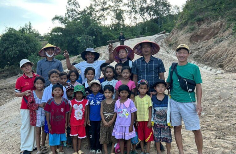 Tuyệt vời: Đoàn Thiện nguyện Lệ Thủy – Quảng Trị phối hợp với Thiện nguyện Từ Tâm ở Đà Nẵng   mang trung thu đến sớm với người dân bản Hồi Rấy – Quảng Trị